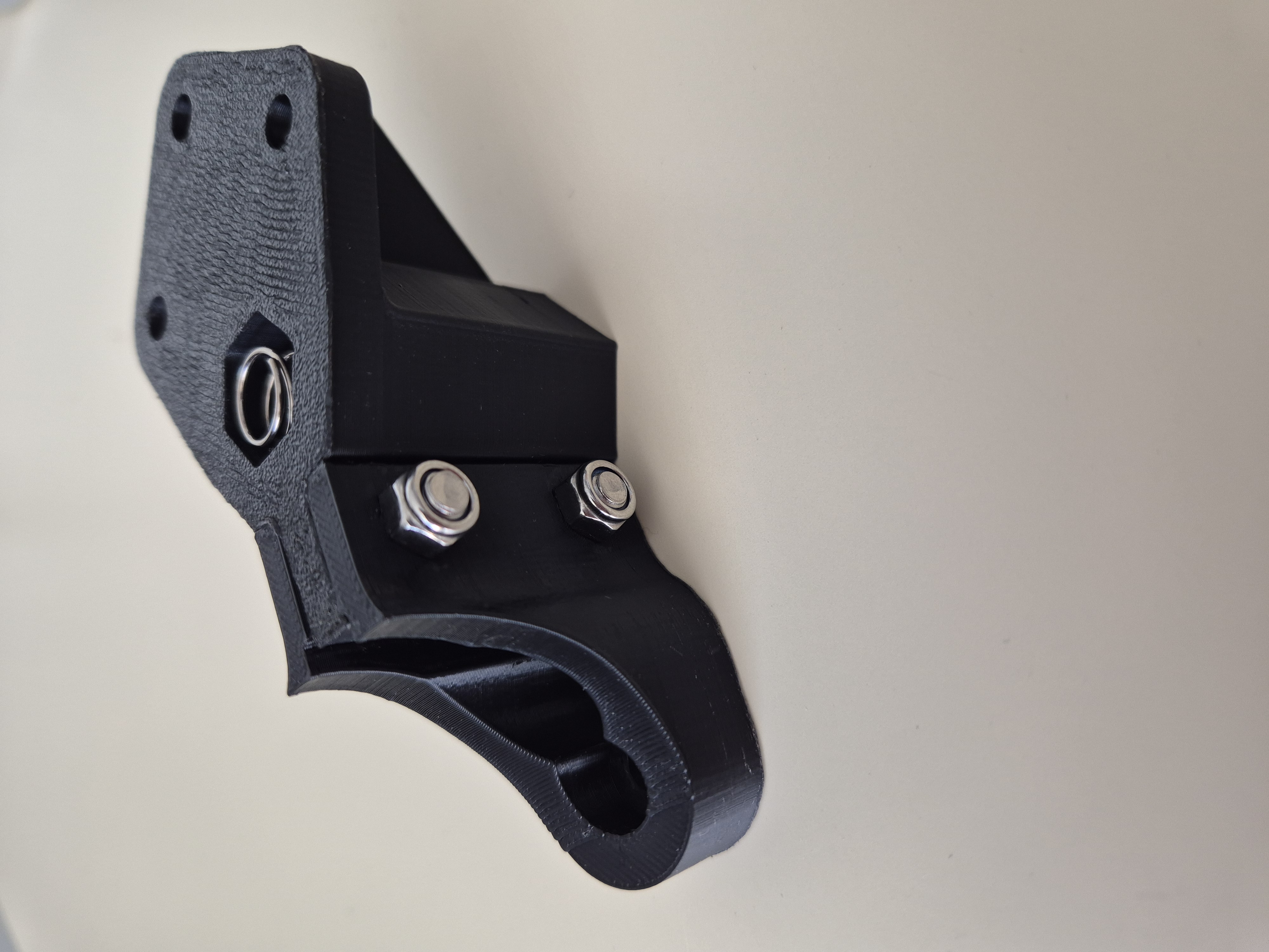 Bed Corner et Constraint Bracket