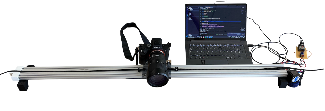 Illustration vectorielle colorée avec un fond blanc, montrant un atelier équipé pour un projet de conception mécanique, électronique et informatique